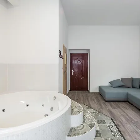 Jacuzzi Jm Rooms Apartment Wawelofts Krasków Eksteriør bilde