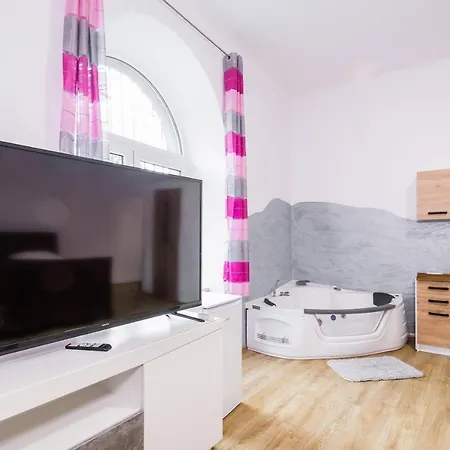 Jacuzzi Jm Rooms Apartment Wawelofts Krasków Eksteriør bilde