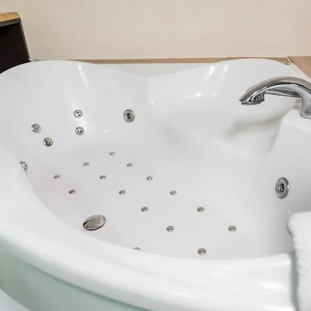 Jacuzzi Jm Rooms Apartment Wawelofts Krasków Eksteriør bilde